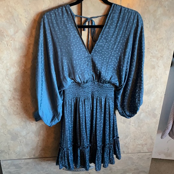 Blue star flouncy dress with open sleeves - Picture 1 of 4